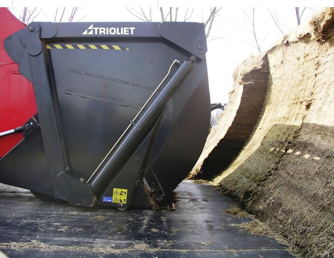 Selbstladender Futtermischwagen Triomix Futtermischer Futterwagen Selbstlader Selbstbefüller Ausdosiersystem Trioliet