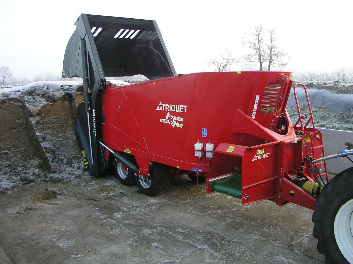 Selbstladender Futtermischwagen Triomix Futtermischer Futterwagen Selbstlader Selbstbefüller Ausdosiersystem Trioliet